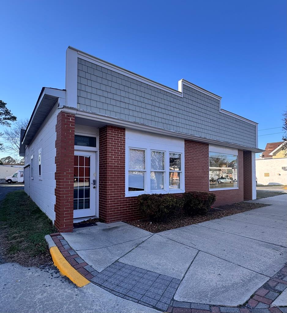 3292 MAIN ST 