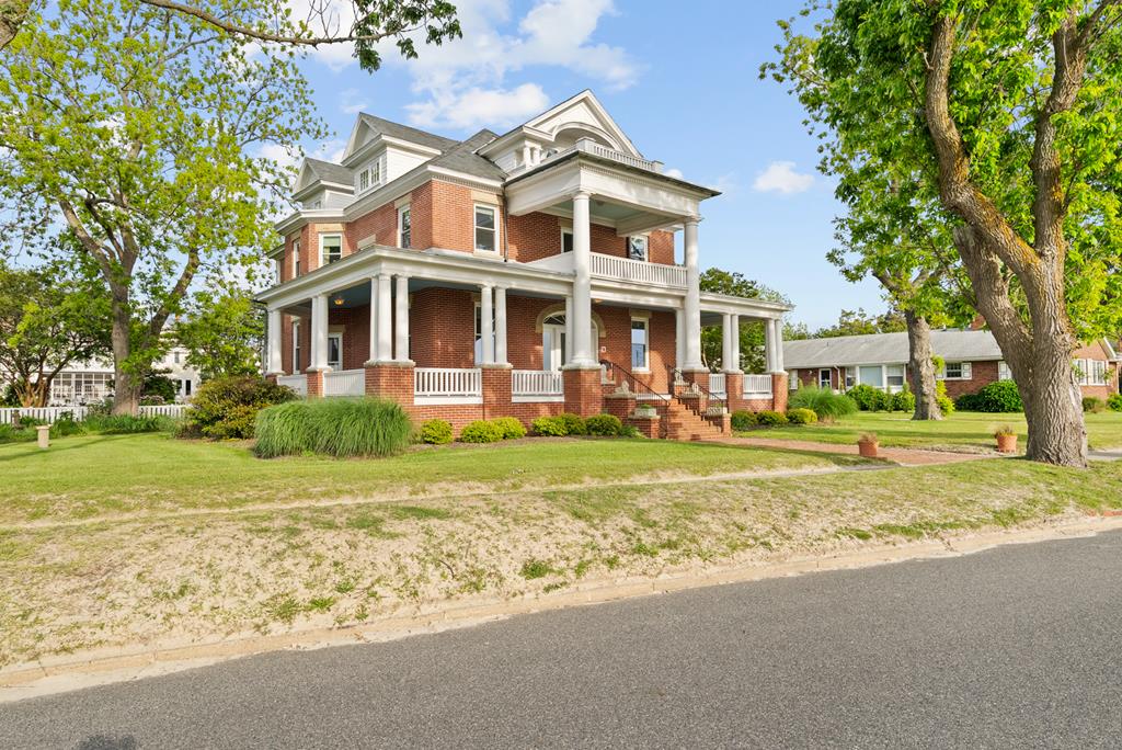 306 BAY AVE 