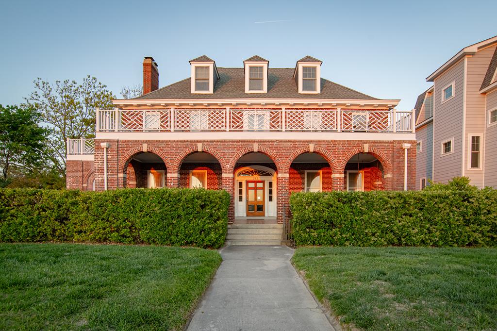 212 BAY AVE 