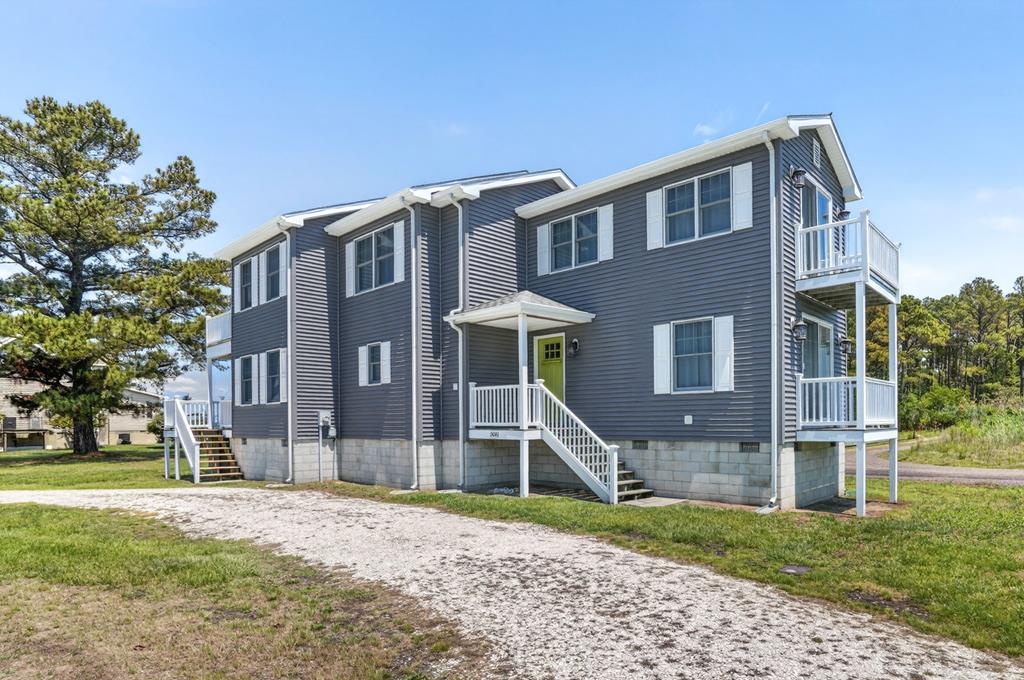 5061 BAY COLONY LN 