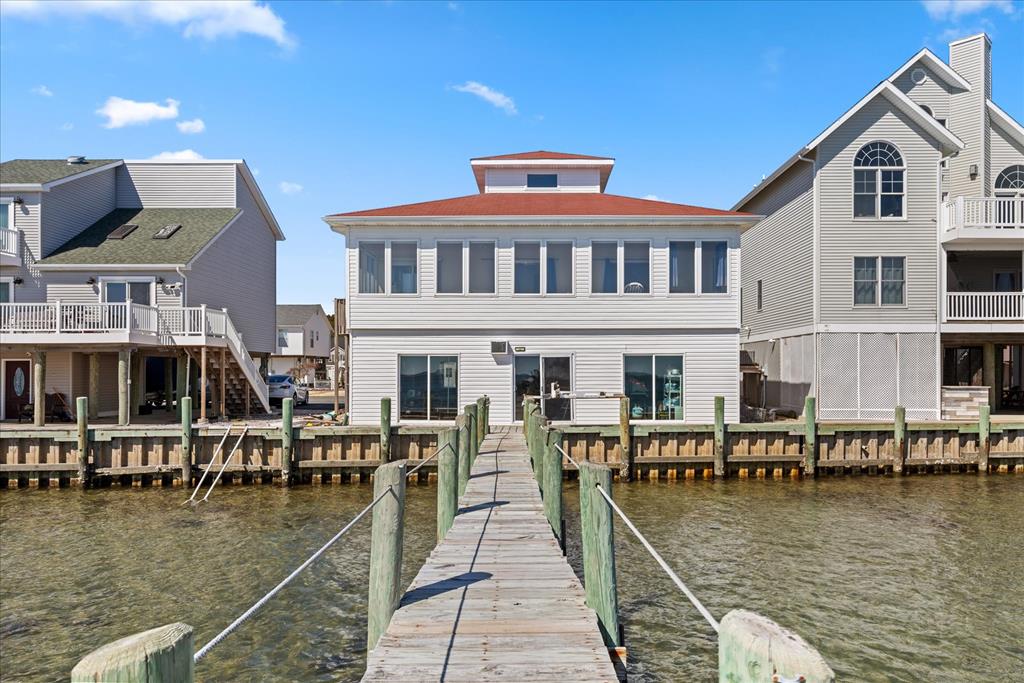 Featured Property 37526 BAYSIDE DR 